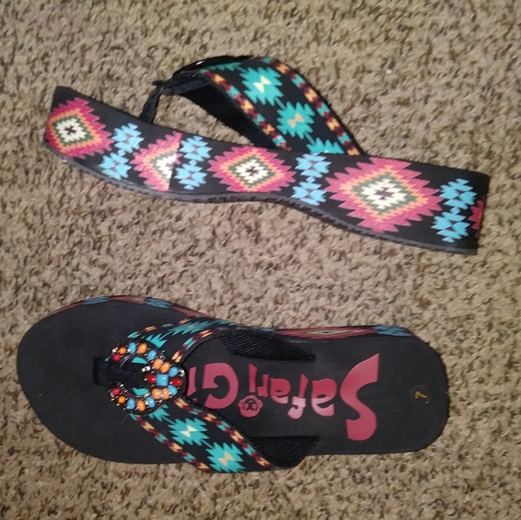Shoes - Safari girl platform thong flip flops
